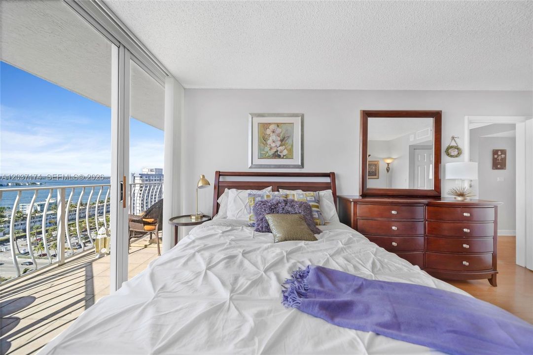For Rent: $2,800 (2 beds, 2 baths, 1030 Square Feet)