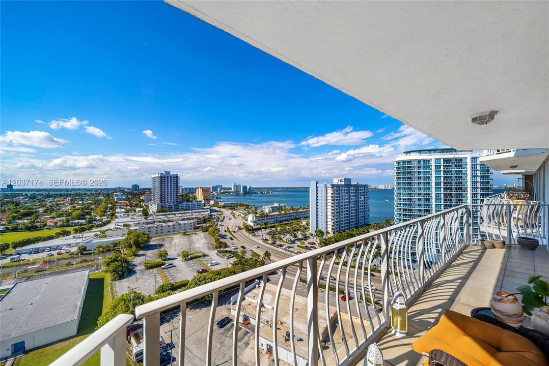 For Rent: $2,800 (2 beds, 2 baths, 1030 Square Feet)