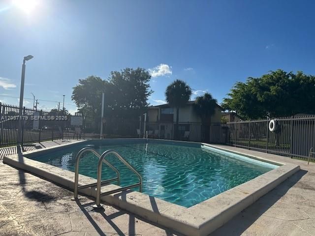 For Sale: $289,000 (3 beds, 2 baths, 1006 Square Feet)