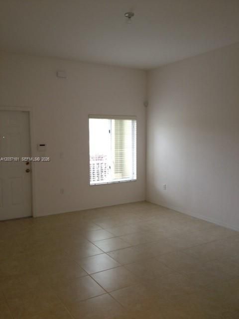 For Rent: $2,600 (4 beds, 3 baths, 2058 Square Feet)