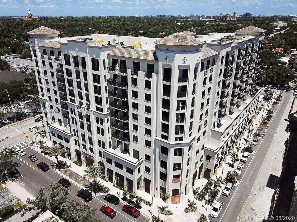 For Rent: $4,100 (1 beds, 1 baths, 732 Square Feet)