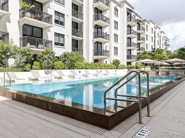 For Rent: $4,100 (1 beds, 1 baths, 732 Square Feet)