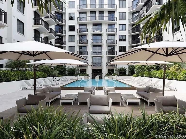 For Rent: $4,100 (1 beds, 1 baths, 732 Square Feet)
