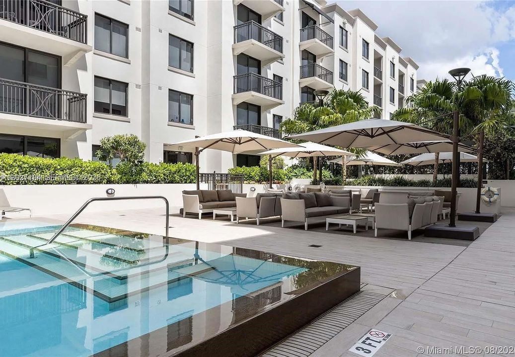For Rent: $4,100 (1 beds, 1 baths, 732 Square Feet)