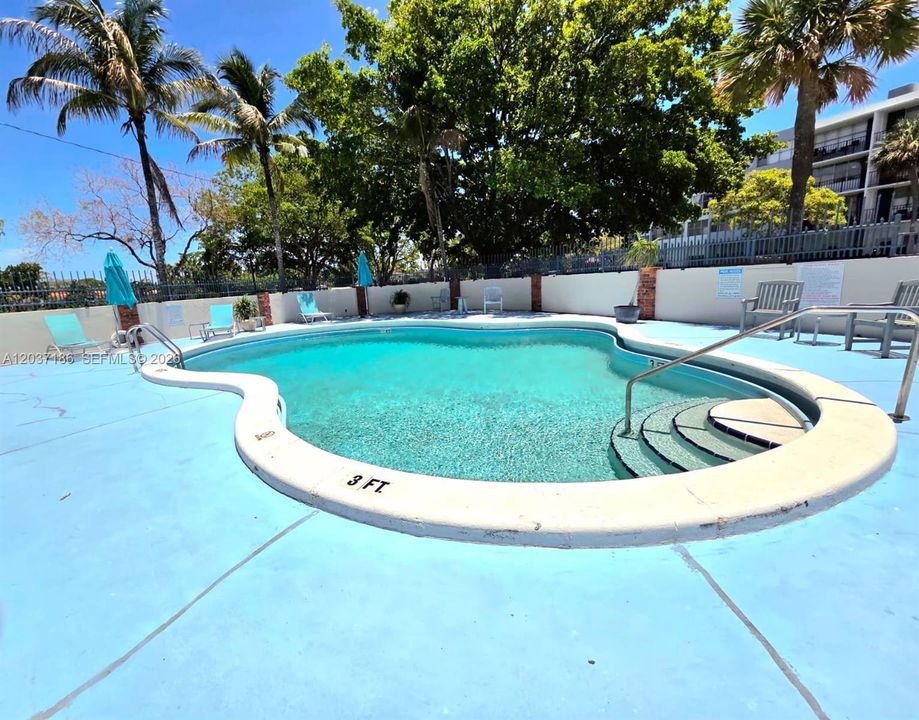 For Sale: $230,000 (2 beds, 2 baths, 970 Square Feet)