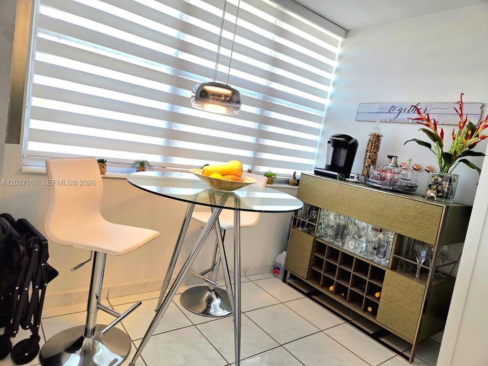 For Sale: $230,000 (2 beds, 2 baths, 970 Square Feet)