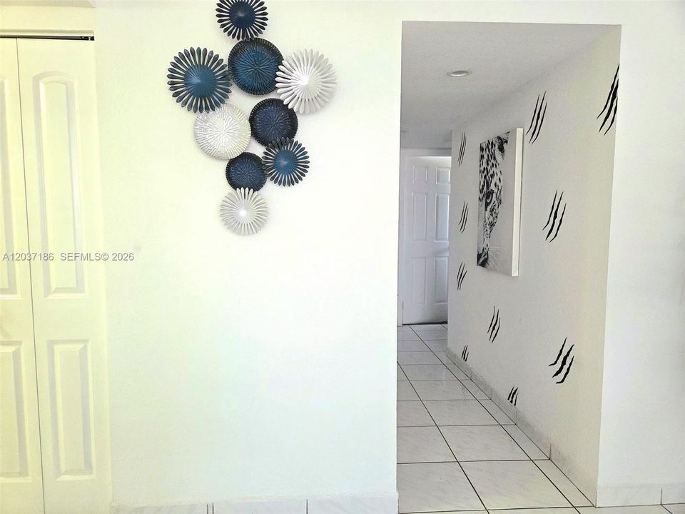 For Sale: $230,000 (2 beds, 2 baths, 970 Square Feet)