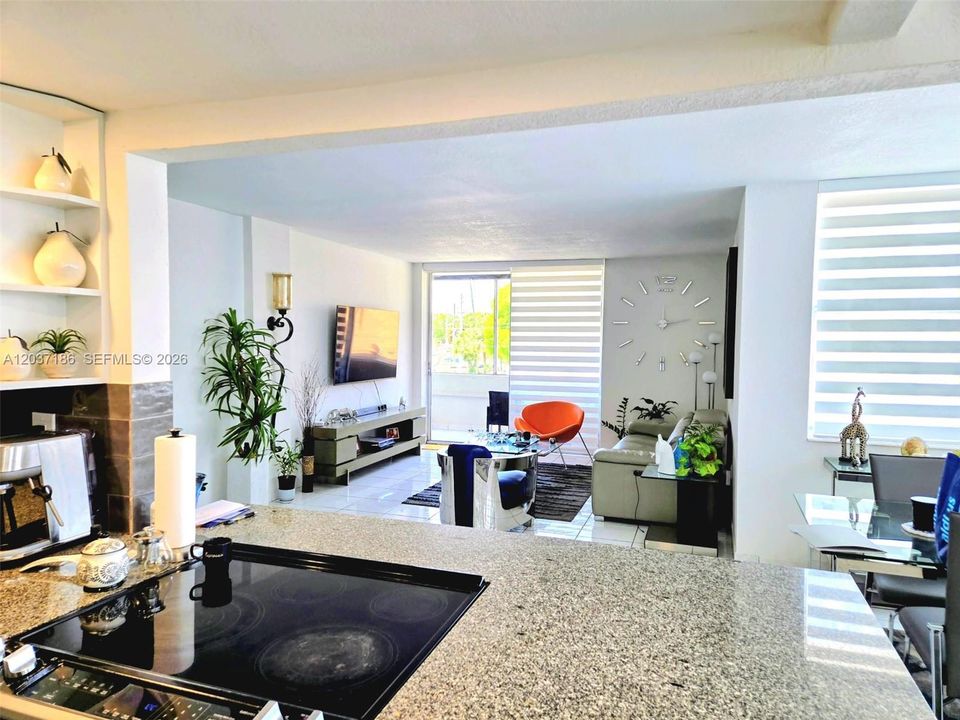 For Sale: $230,000 (2 beds, 2 baths, 970 Square Feet)