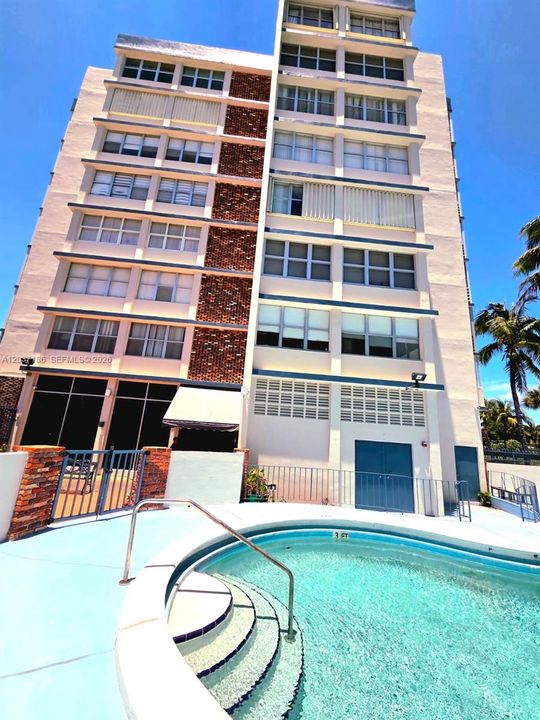 For Sale: $230,000 (2 beds, 2 baths, 970 Square Feet)