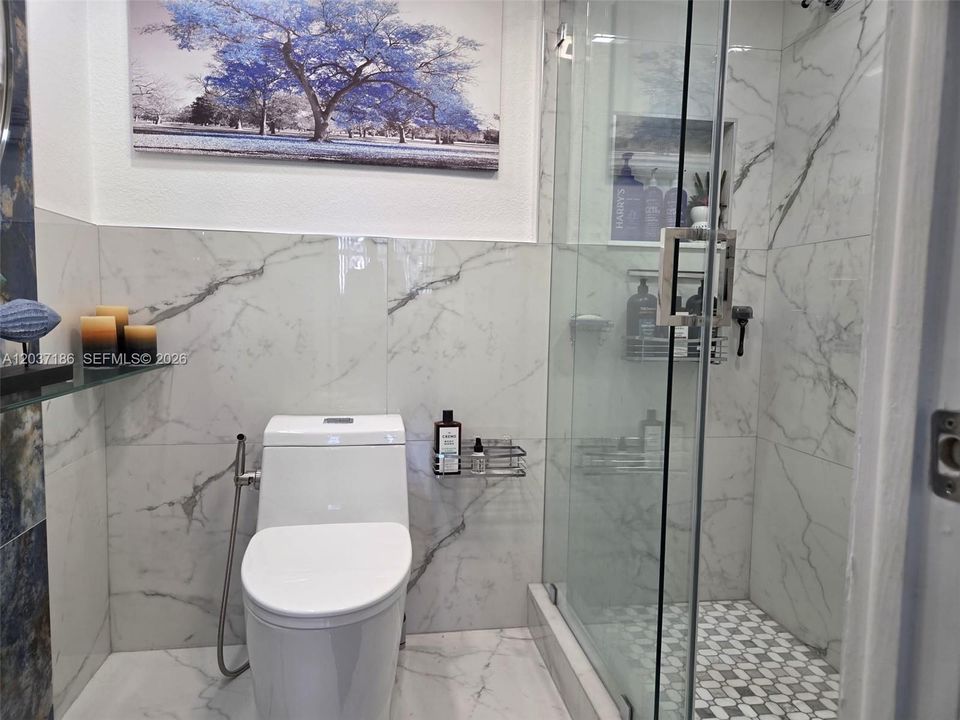 For Sale: $230,000 (2 beds, 2 baths, 970 Square Feet)