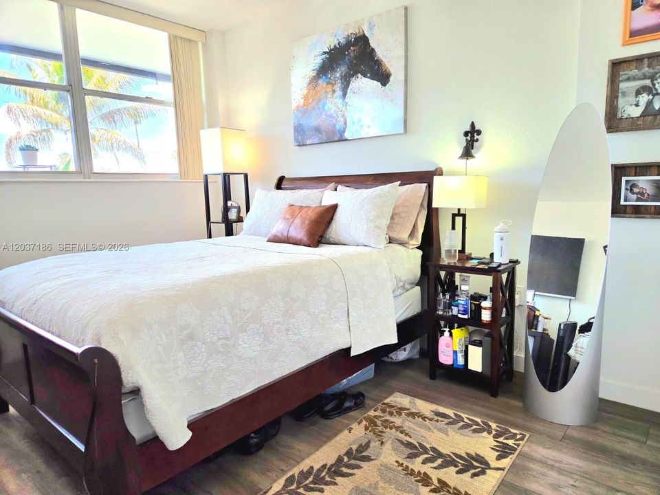 For Sale: $230,000 (2 beds, 2 baths, 970 Square Feet)