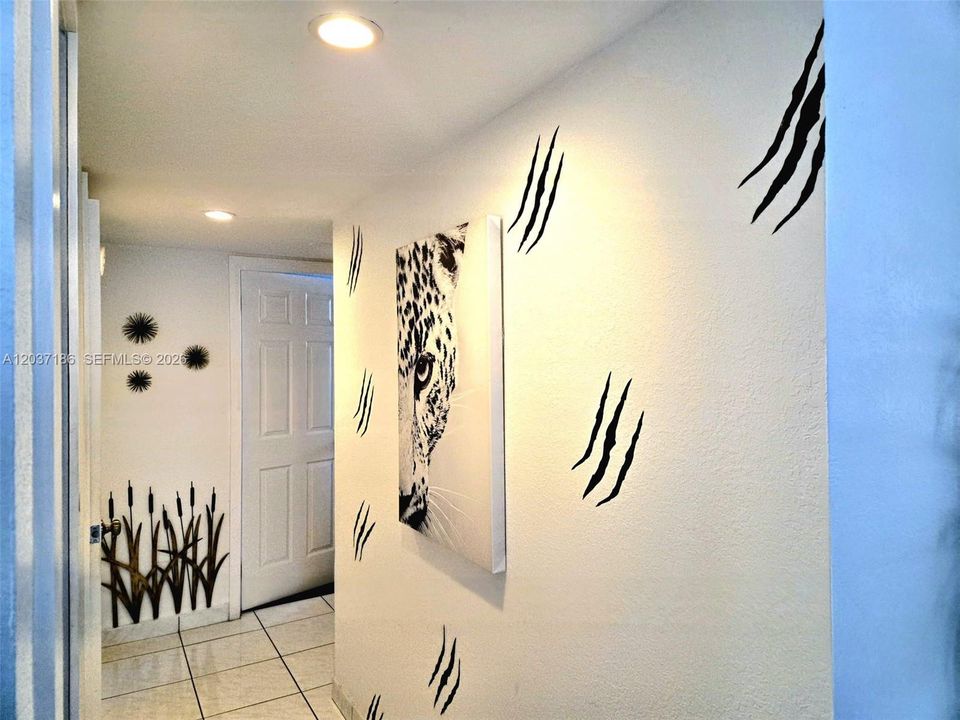 For Sale: $230,000 (2 beds, 2 baths, 970 Square Feet)