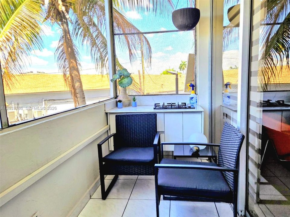 For Sale: $230,000 (2 beds, 2 baths, 970 Square Feet)