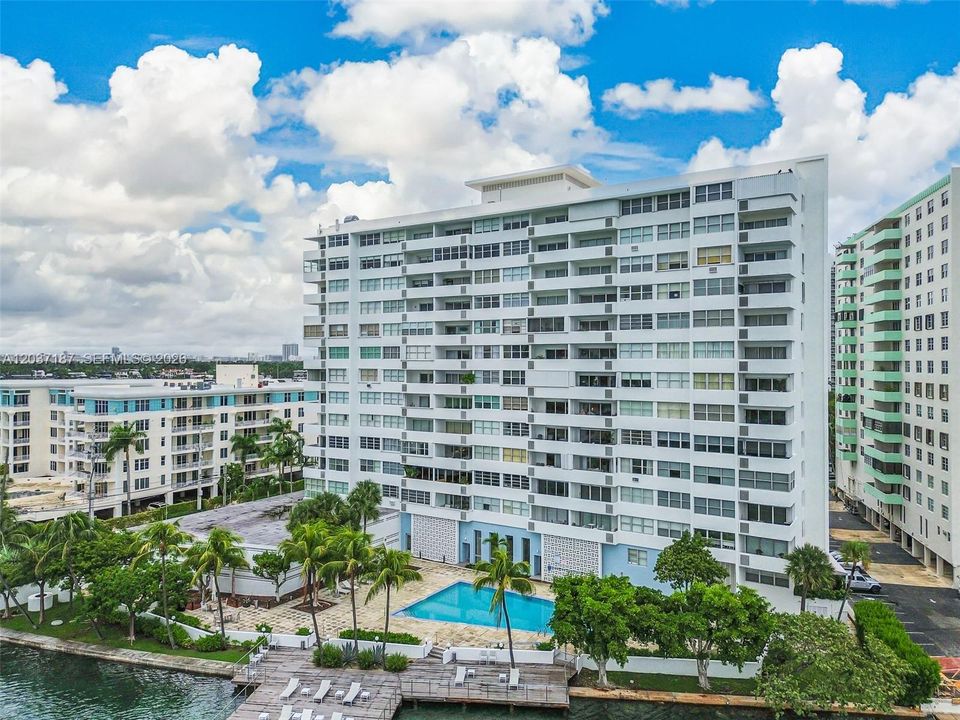 For Sale: $350,000 (0 beds, 1 baths, 544 Square Feet)