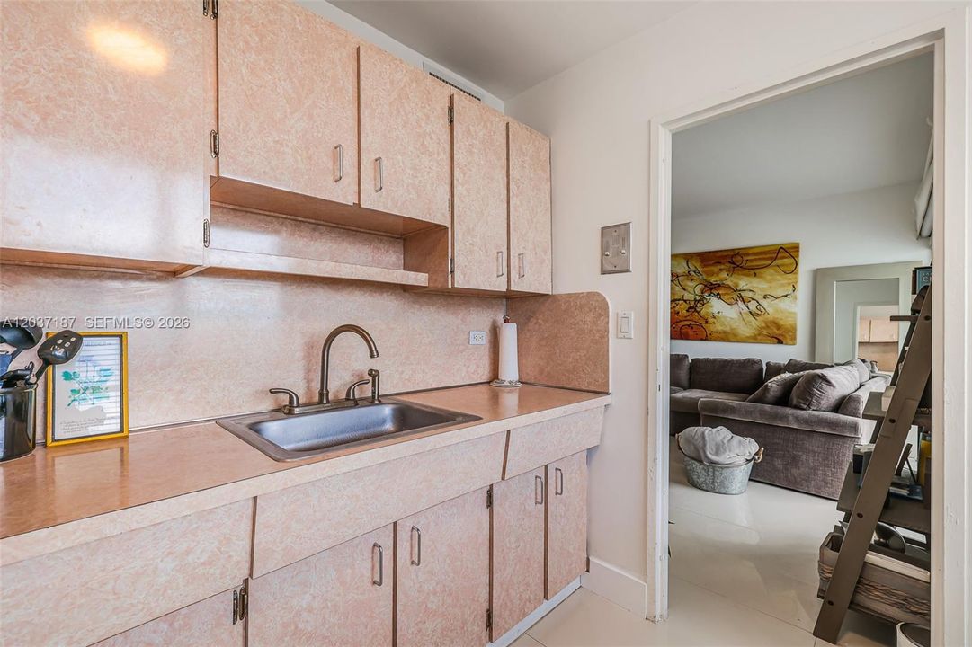 For Sale: $350,000 (0 beds, 1 baths, 544 Square Feet)