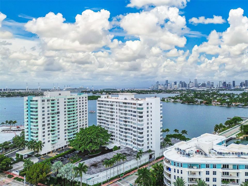 For Sale: $350,000 (0 beds, 1 baths, 544 Square Feet)