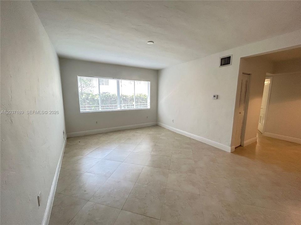 LIVING/DINNING ROOM