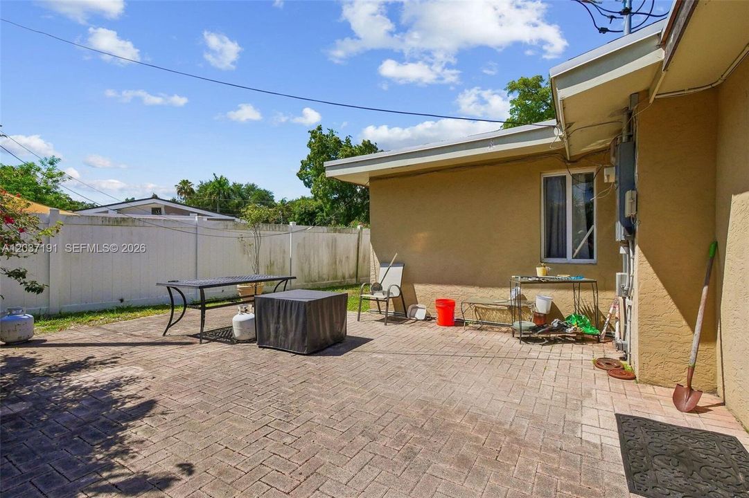For Sale: $625,000 (4 beds, 3 baths, 1812 Square Feet)