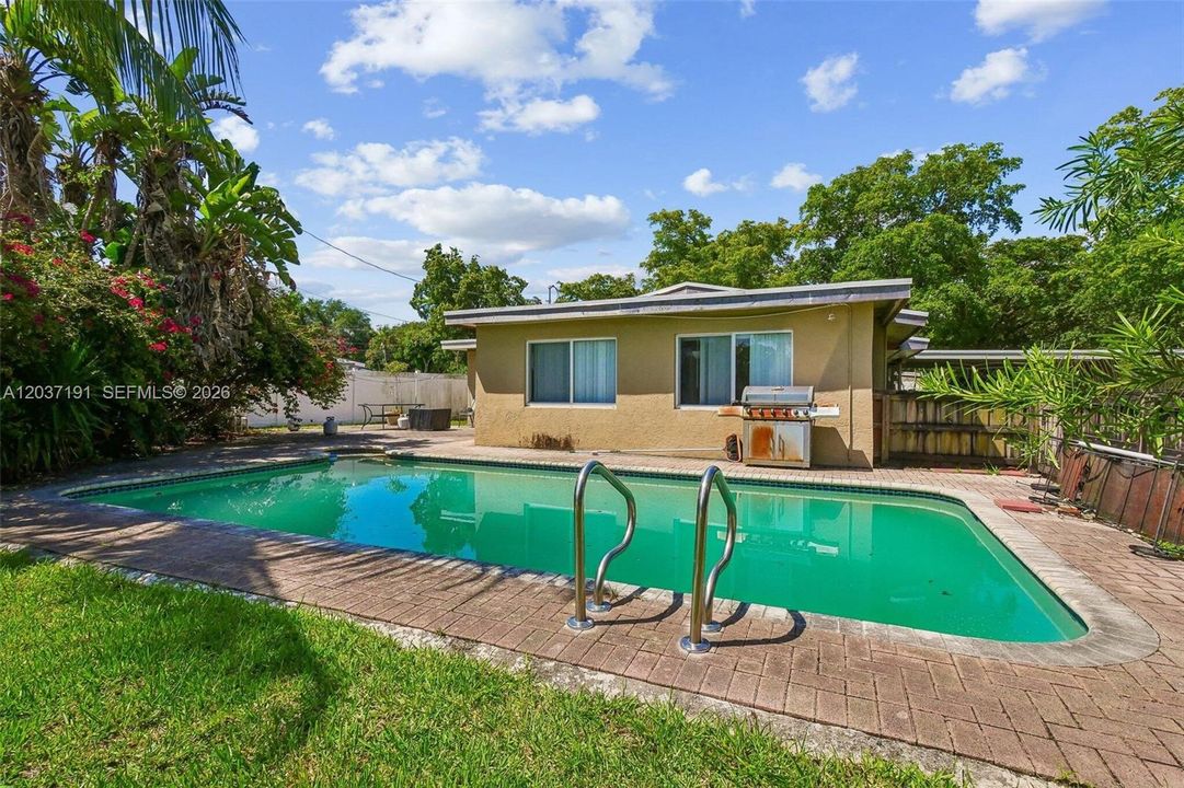 For Sale: $625,000 (4 beds, 3 baths, 1812 Square Feet)