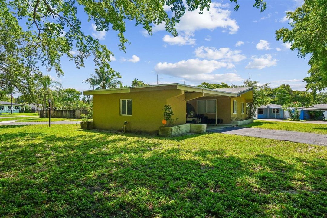 For Sale: $625,000 (4 beds, 3 baths, 1812 Square Feet)