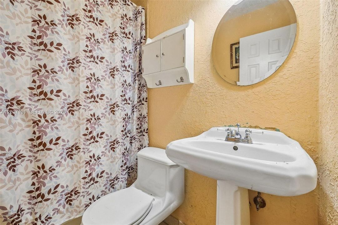 For Sale: $625,000 (4 beds, 3 baths, 1812 Square Feet)