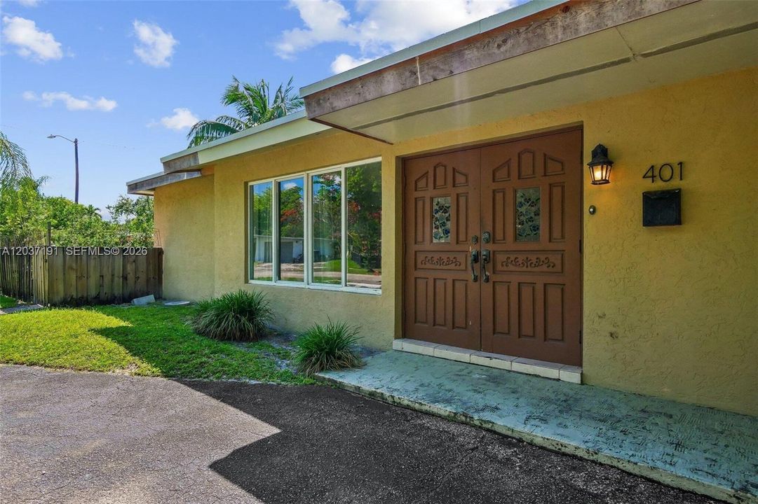 For Sale: $625,000 (4 beds, 3 baths, 1812 Square Feet)