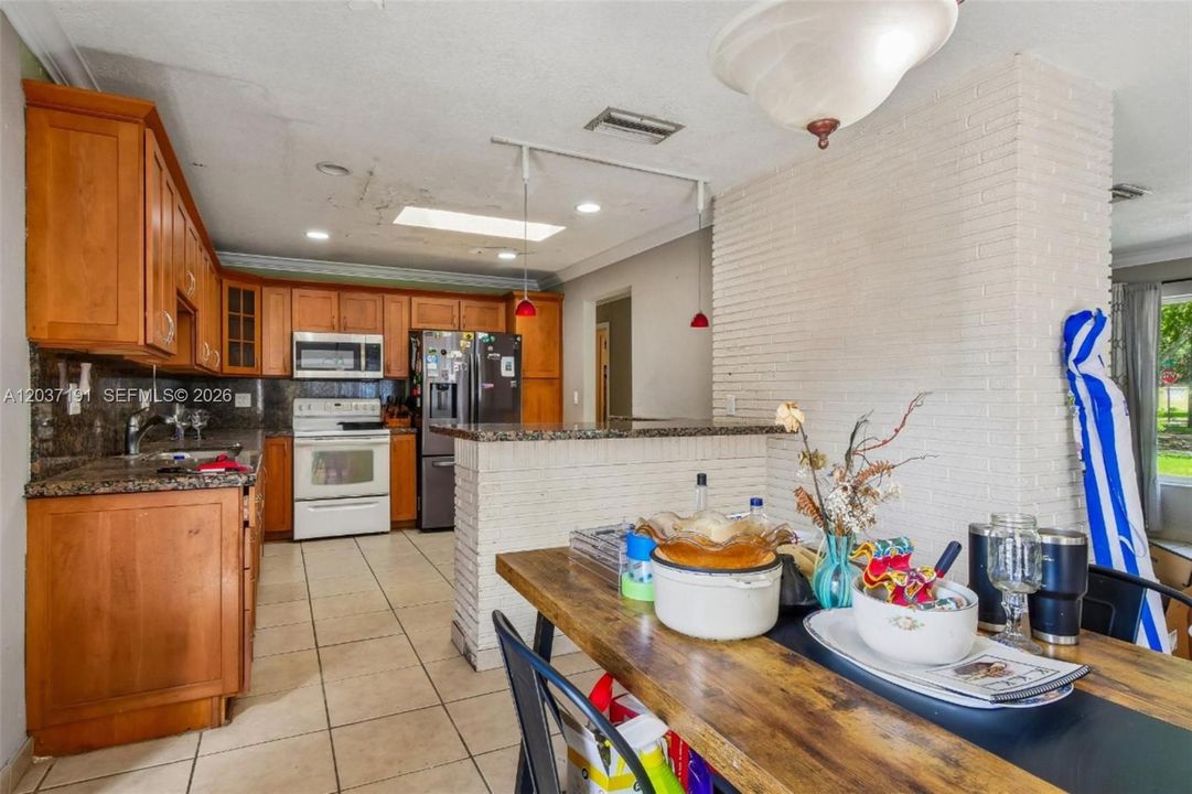 For Sale: $625,000 (4 beds, 3 baths, 1812 Square Feet)
