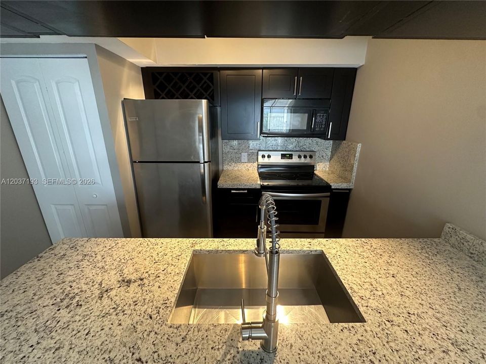 В аренду: $1,895 (1 спален, 1 ванн, 695 Квадратных фут)