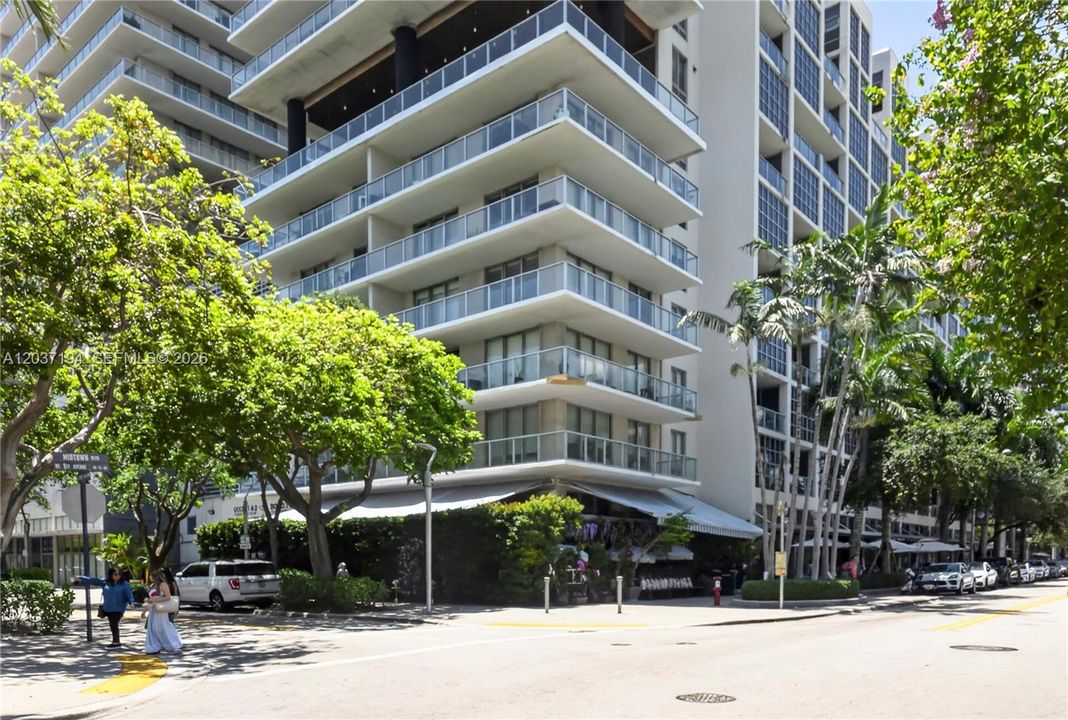 For Sale: $797,000 (2 beds, 2 baths, 1570 Square Feet)