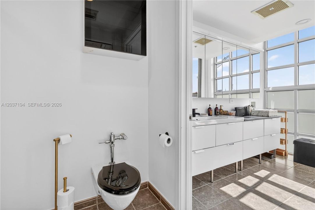 For Sale: $797,000 (2 beds, 2 baths, 1570 Square Feet)