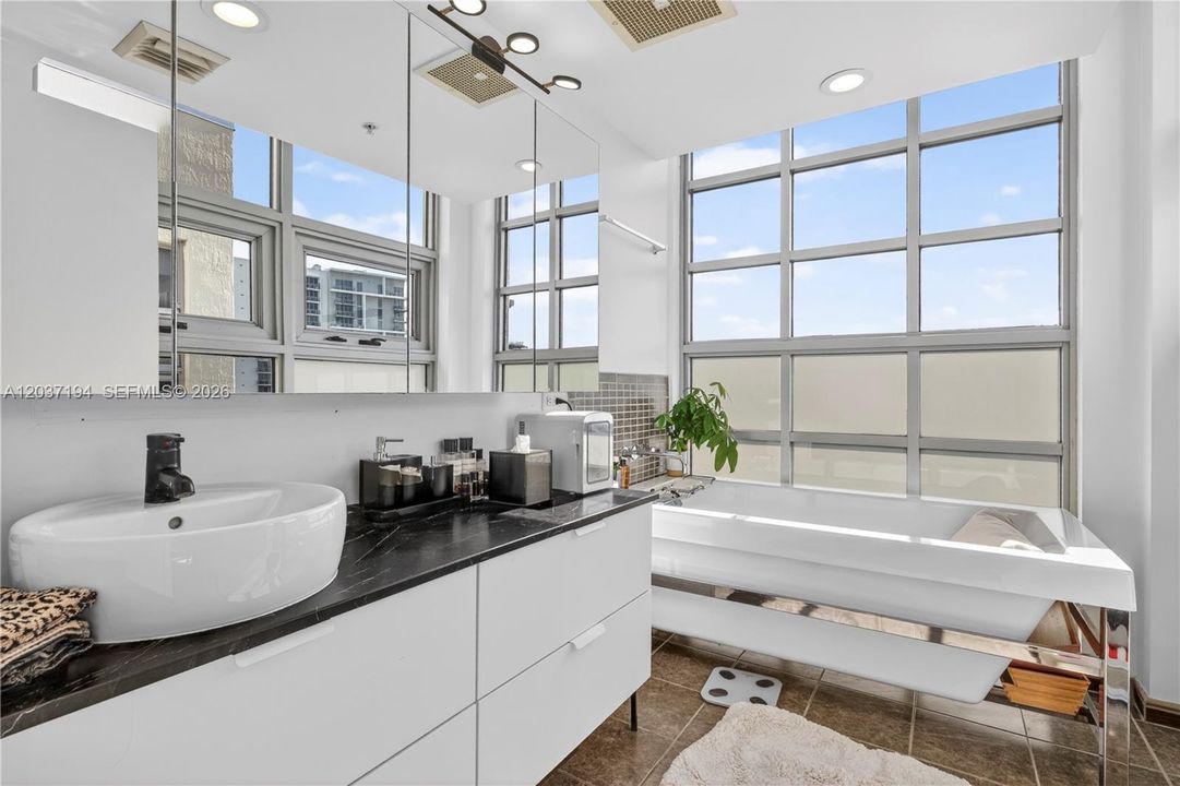 For Sale: $797,000 (2 beds, 2 baths, 1570 Square Feet)