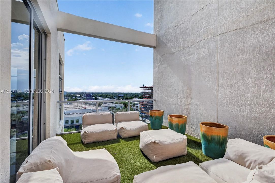 For Sale: $797,000 (2 beds, 2 baths, 1570 Square Feet)