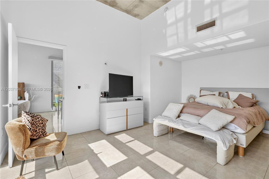 For Sale: $797,000 (2 beds, 2 baths, 1570 Square Feet)
