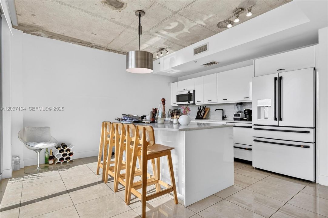 For Sale: $797,000 (2 beds, 2 baths, 1570 Square Feet)