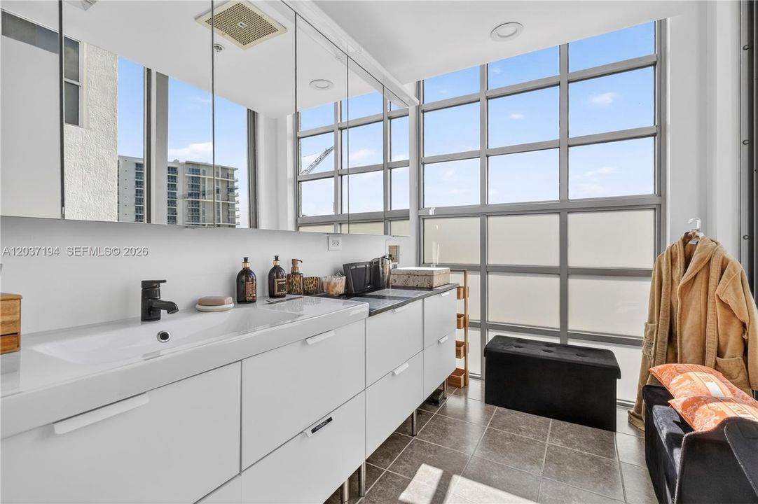 For Sale: $797,000 (2 beds, 2 baths, 1570 Square Feet)