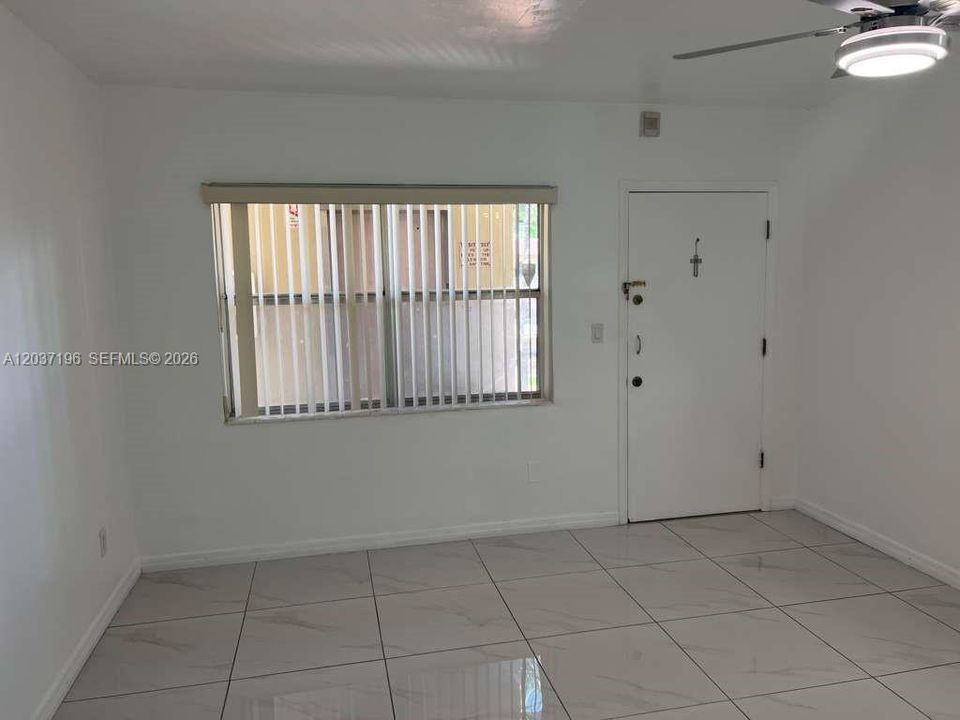 For Rent: $1,799 (1 beds, 1 baths, 560 Square Feet)
