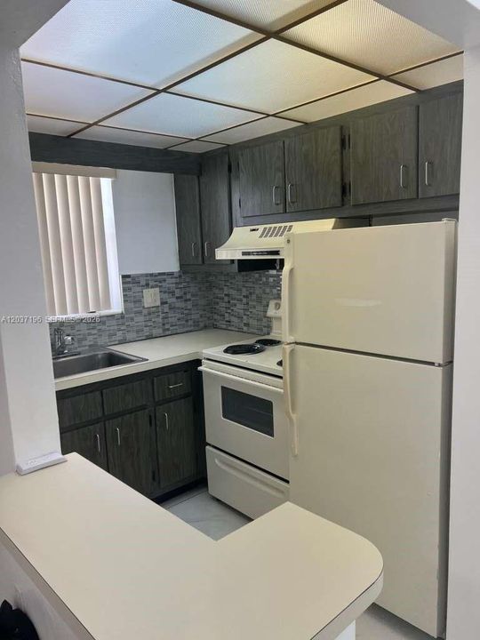 For Rent: $1,799 (1 beds, 1 baths, 560 Square Feet)