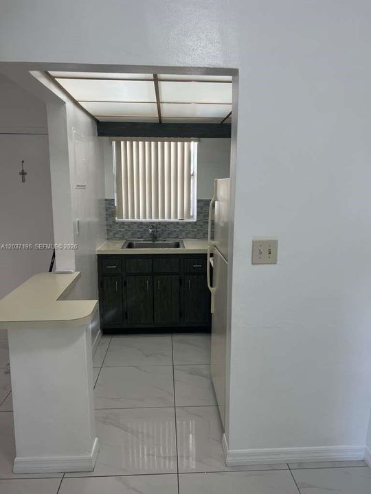For Rent: $1,799 (1 beds, 1 baths, 560 Square Feet)