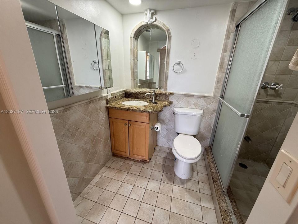 For Sale: $125,000 (1 beds, 1 baths, 790 Square Feet)
