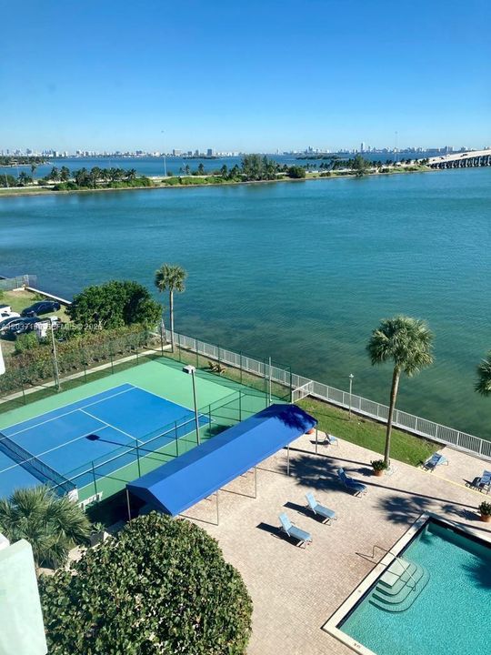 For Rent: $2,425 (1 beds, 1 baths, 780 Square Feet)