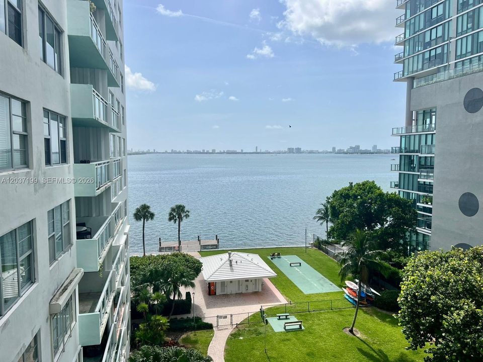For Rent: $2,425 (1 beds, 1 baths, 780 Square Feet)