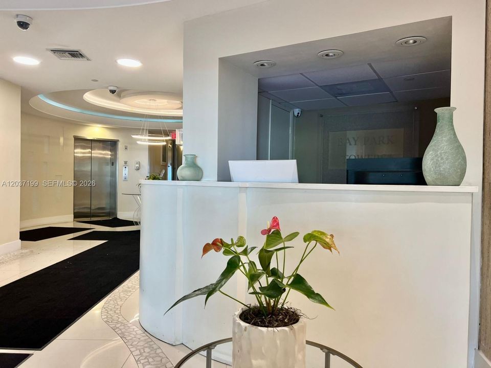 For Rent: $2,425 (1 beds, 1 baths, 780 Square Feet)