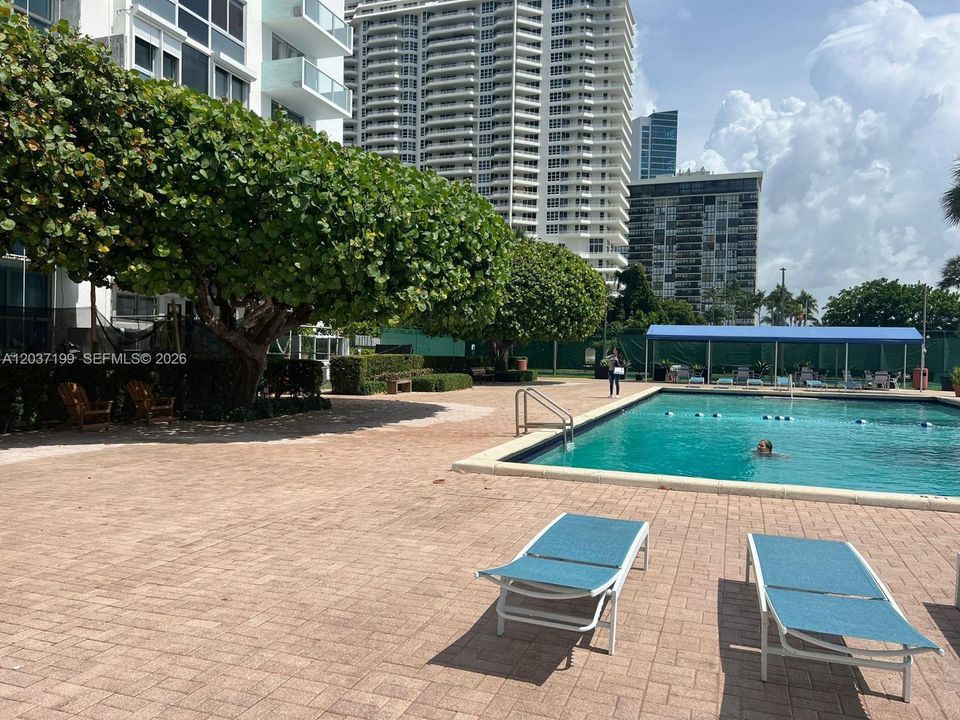 For Rent: $2,425 (1 beds, 1 baths, 780 Square Feet)