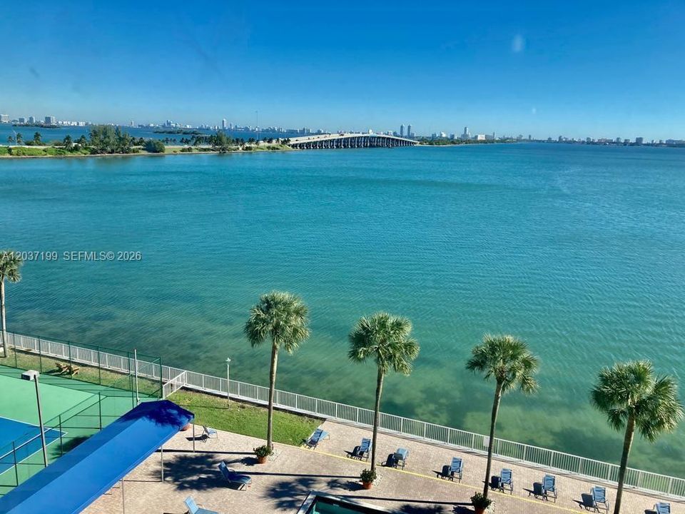 For Rent: $2,425 (1 beds, 1 baths, 780 Square Feet)