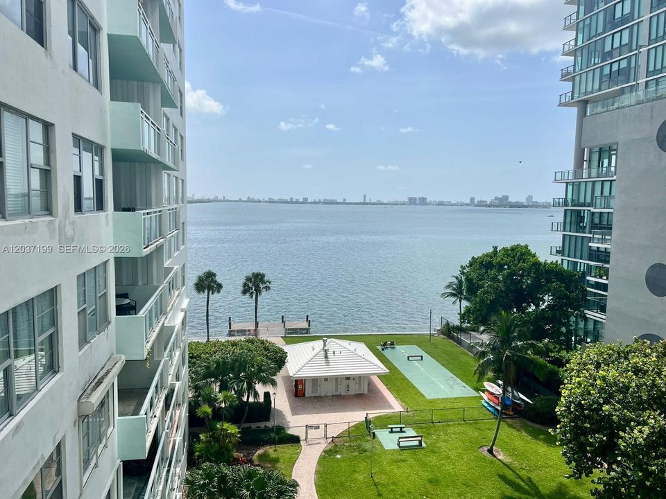 For Rent: $2,425 (1 beds, 1 baths, 780 Square Feet)