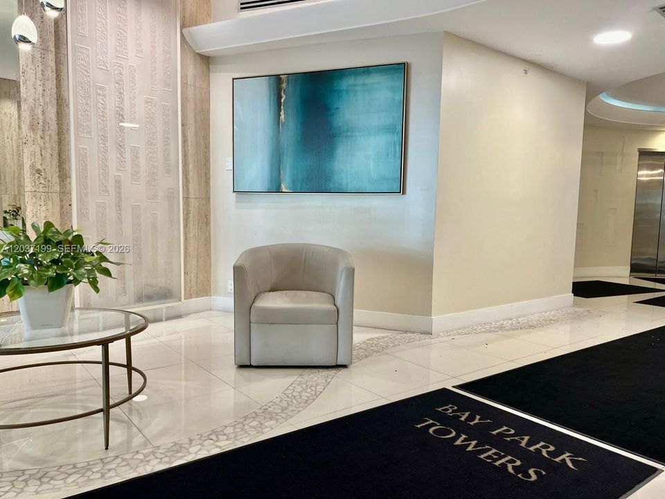 For Rent: $2,425 (1 beds, 1 baths, 780 Square Feet)