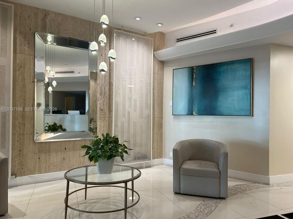 For Rent: $2,425 (1 beds, 1 baths, 780 Square Feet)