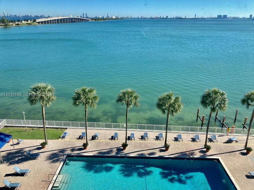 For Rent: $2,425 (1 beds, 1 baths, 780 Square Feet)