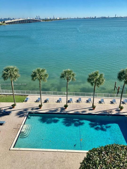 For Rent: $2,425 (1 beds, 1 baths, 780 Square Feet)