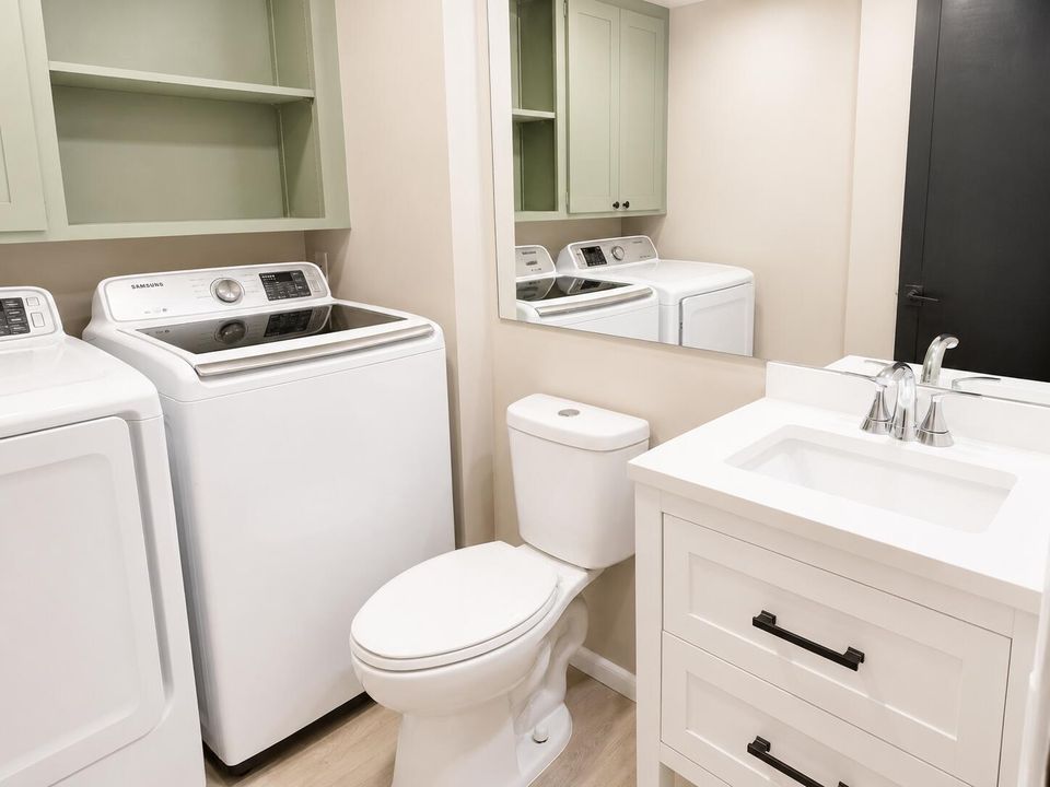1/2 Bath & Laundry